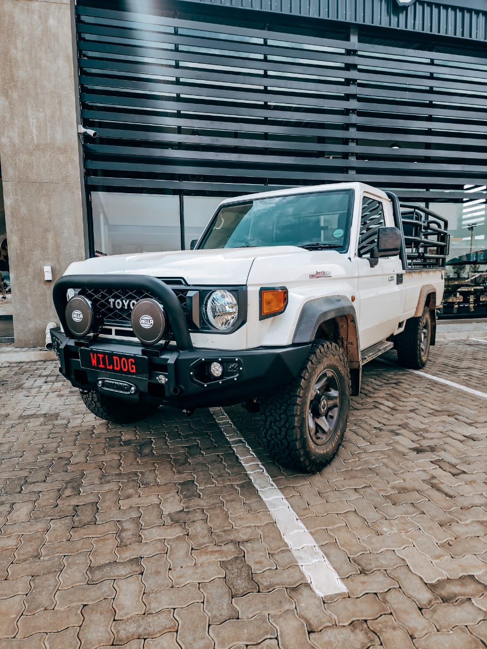 land-cruiser-2024-alpha-front-bumper-with-nudge-black-